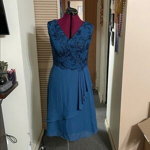 Chic Teal Sleeveless Midi Dress